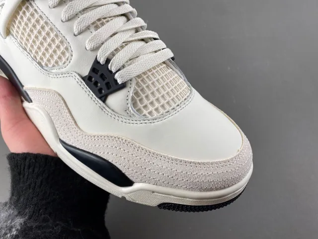 Air Jordan 4 Off-White and Black Basketball Shoes 2