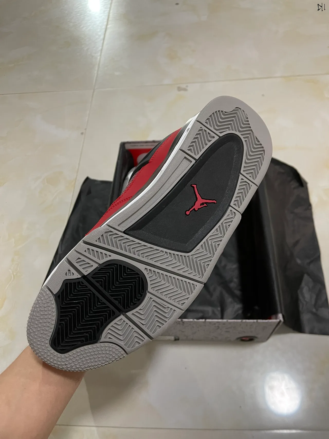 Air Jordan 4 Tênis de basquete vermelho, preto e branco 5
