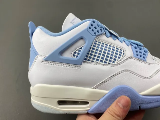Zapatillas de baloncesto Air Jordan 4 blanco y azul polvo 3