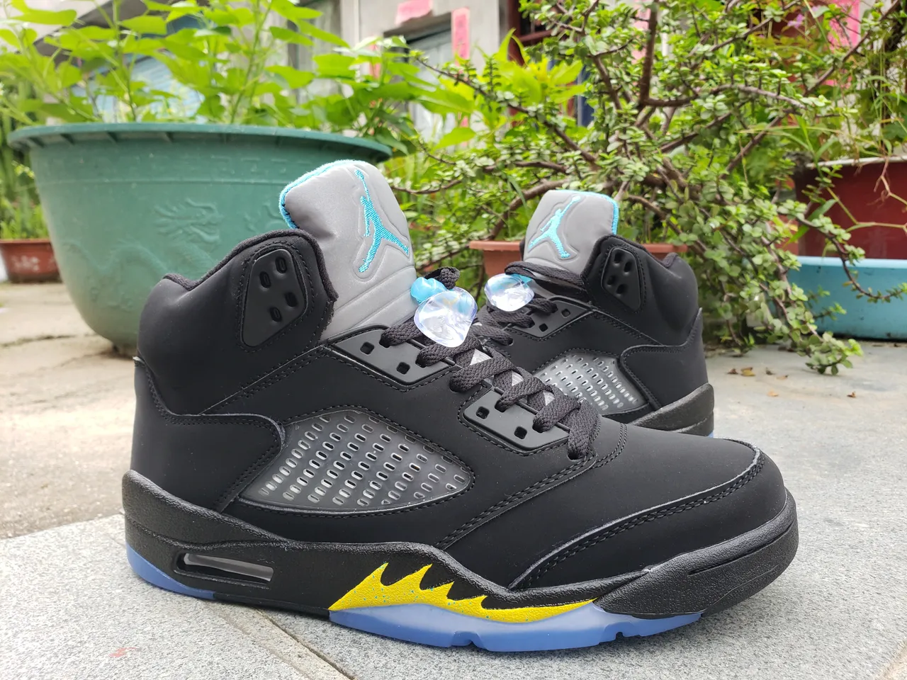 Chaussures de basketball Air Jordan 5 noir jaune bleu 4