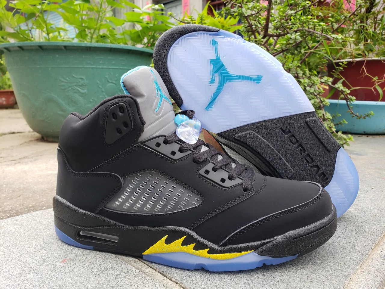 Chaussures de basketball Air Jordan 5 noir jaune bleu 7