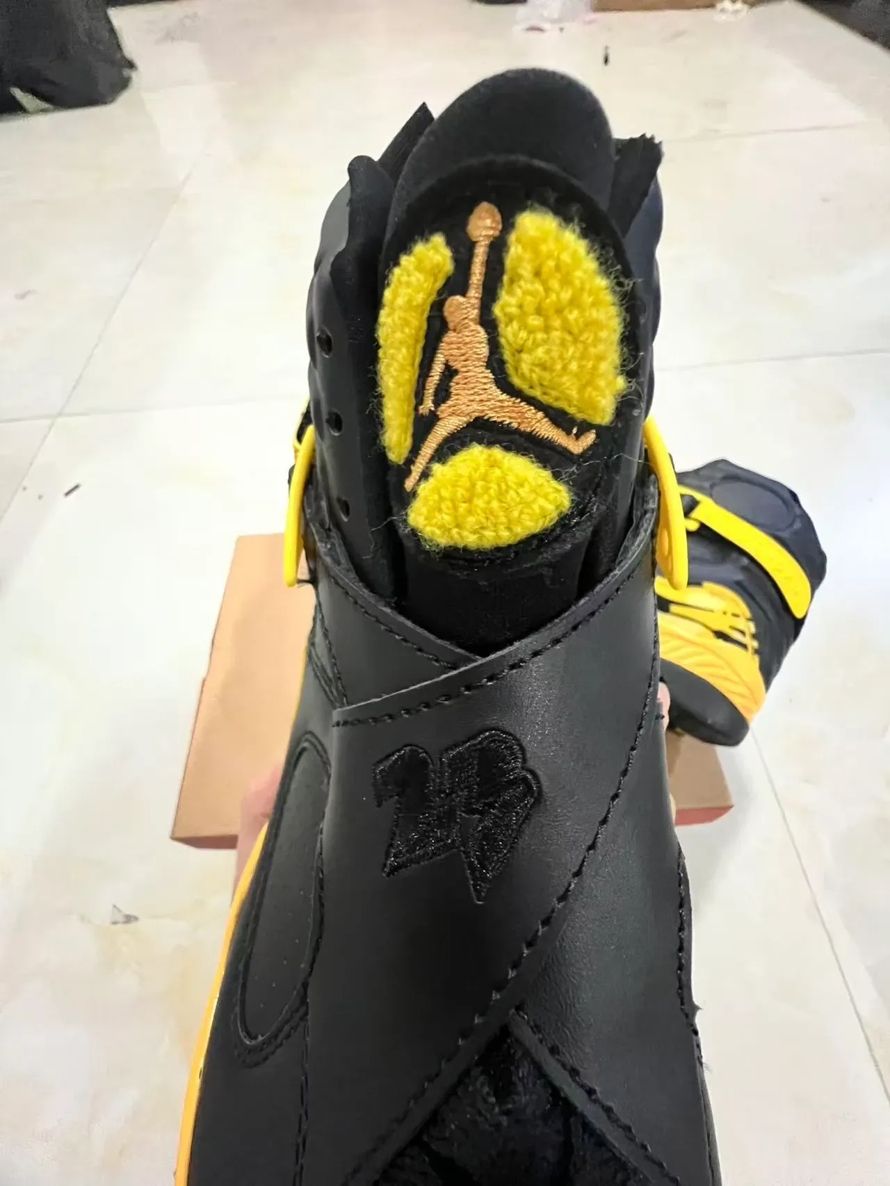Air Jordan 8 Negro Amarillo Zapatos de Baloncesto 4