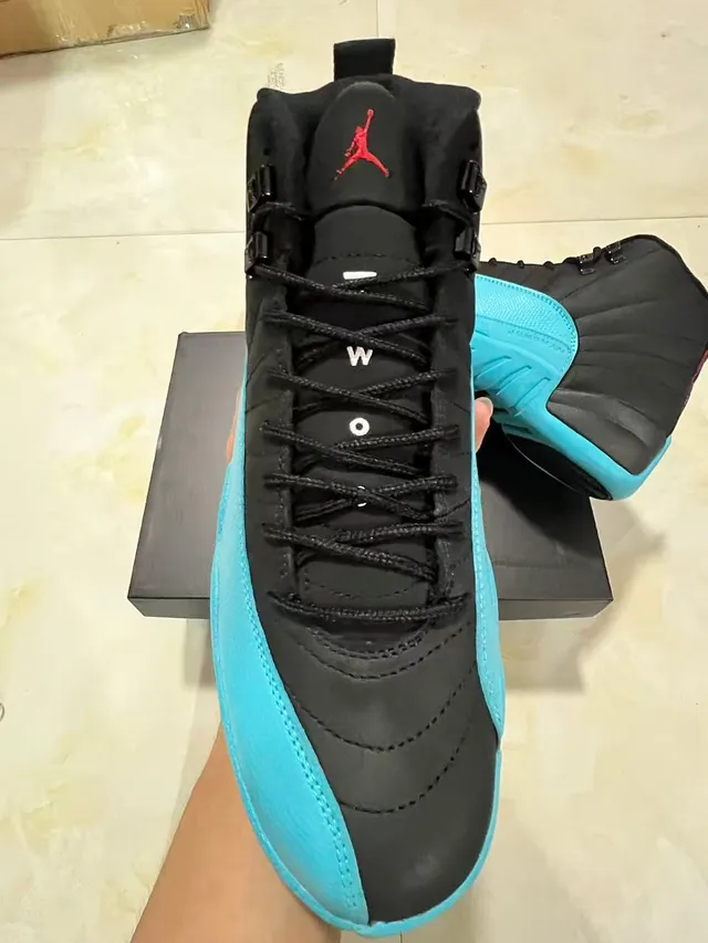 Zapatillas de baloncesto Air Jordan de caña alta en negro y azul con cuello acolchado 3