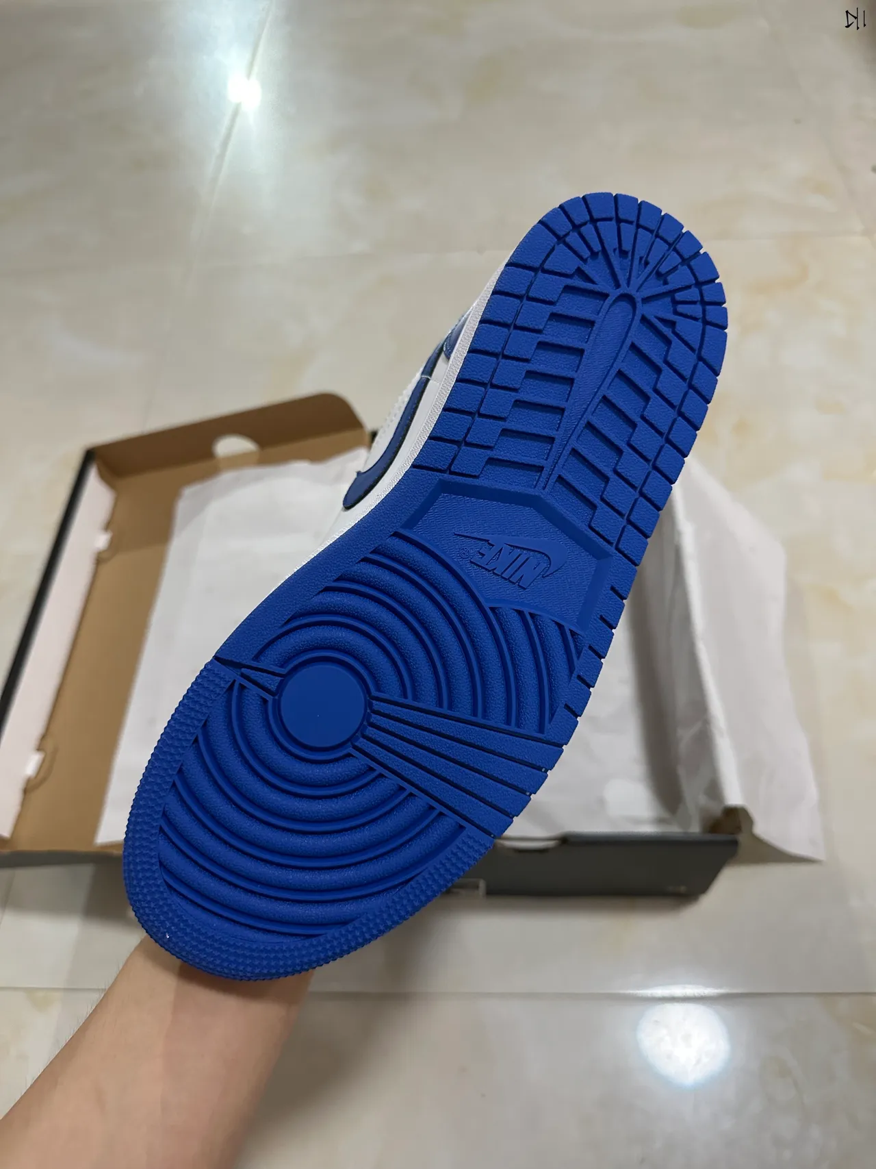 Chaussures de basketball basses à empiècements en cuir Air Jordan noir et bleu 5