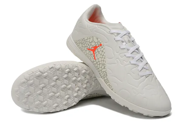 Zapatillas de fútbol turf Air Jordan Turf blanco y naranja 13