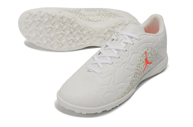 Zapatillas de fútbol turf Air Jordan Turf blanco y naranja 14