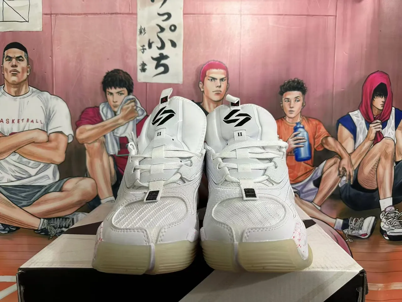 Chaussures de basketball montantes Air Jordan blanc et rose moucheté 3