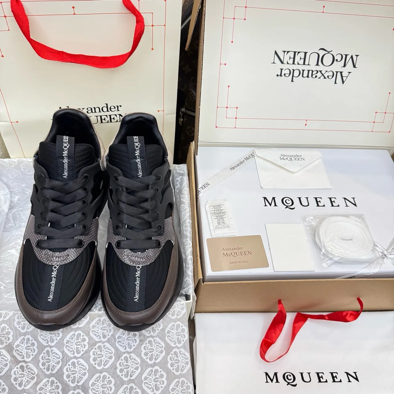 Alexander McQueen Noir Brun Oversized Semelle plateforme Zebra-Print Cuir à poil Panel Sneakers chunky 2