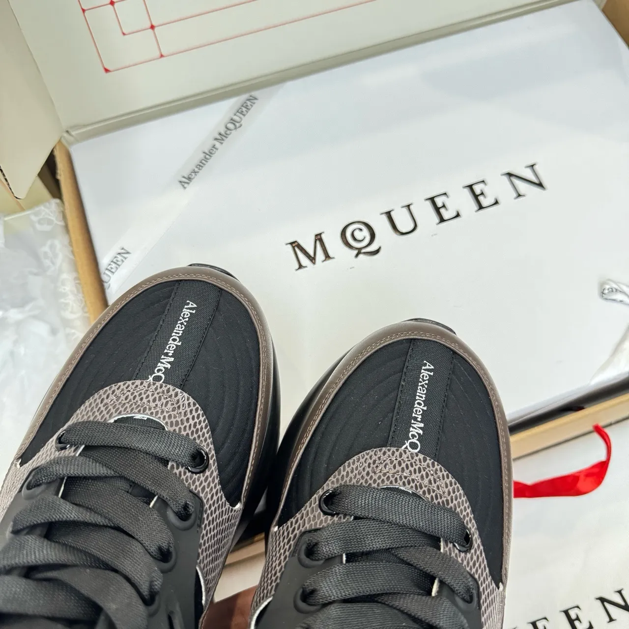 Alexander McQueen Noir Brun Oversized Semelle plateforme Zebra-Print Cuir à poil Panel Sneakers chunky 4