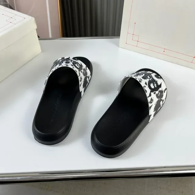 Alexander McQueen Graphic Print Slide Slippers 6