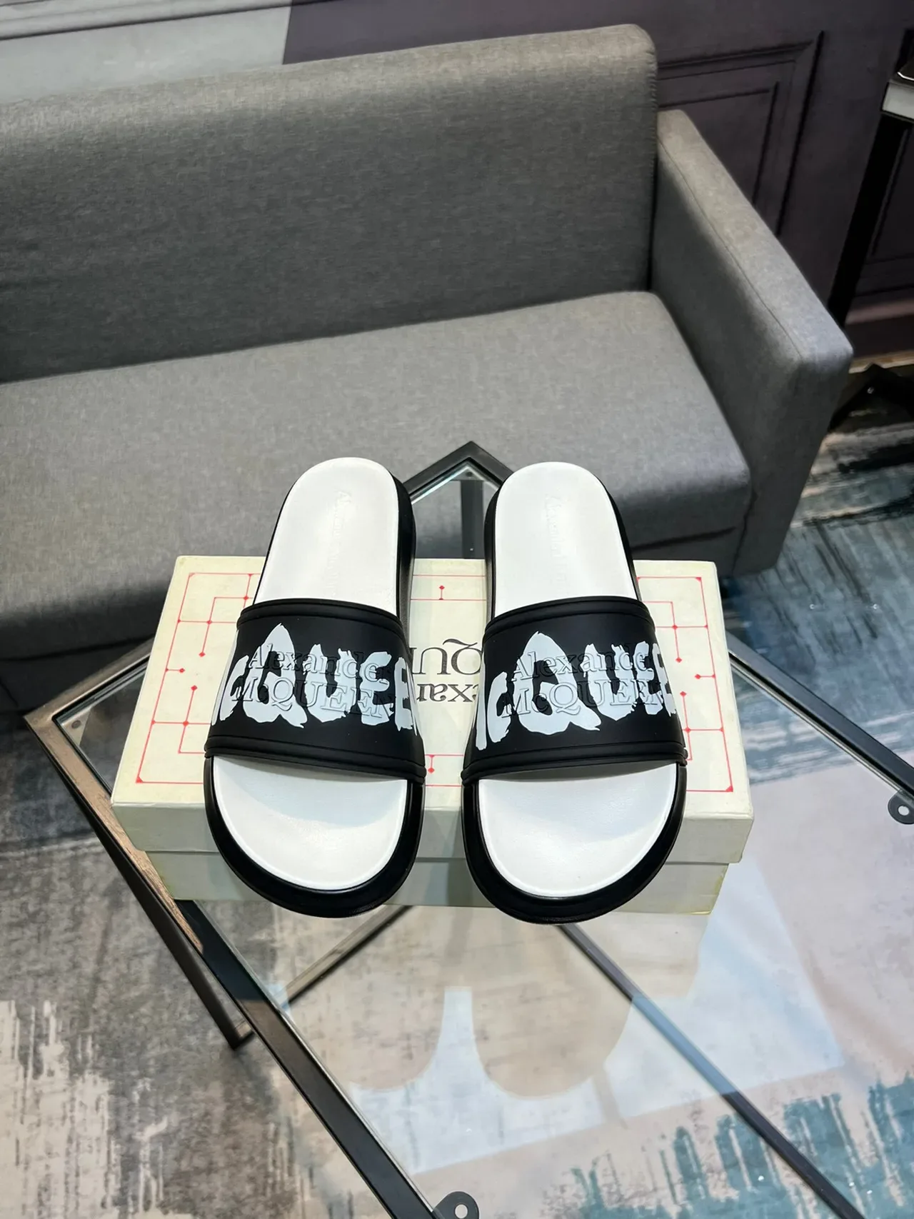 Alexander McQueen Logo Slide কালো সাদা স্ট্র্যাপ প্ল্যাটফর্ম সোল স্লিপার্স 2