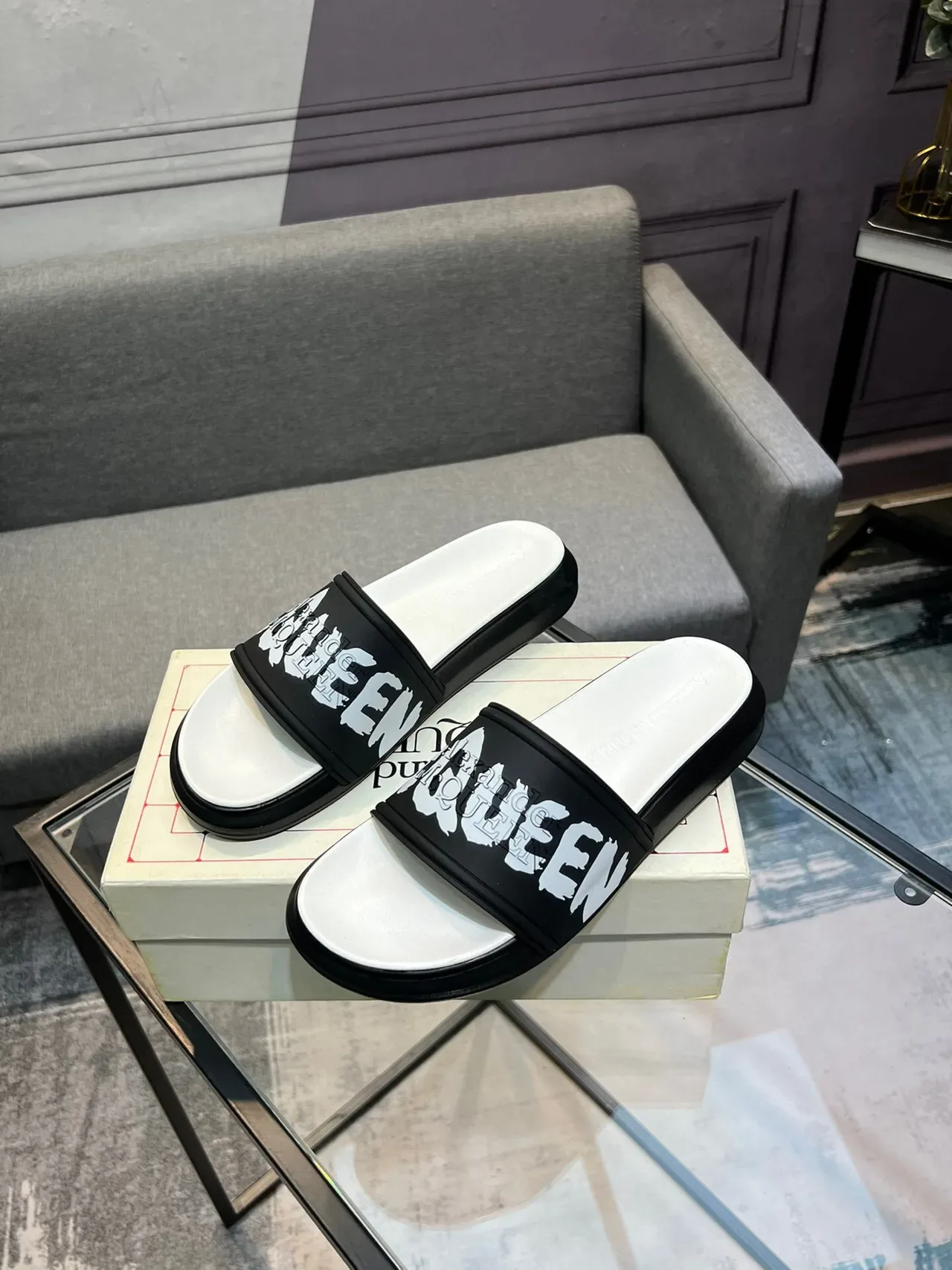 Alexander McQueen Logo Slide কালো সাদা স্ট্র্যাপ প্ল্যাটফর্ম সোল স্লিপার্স 3