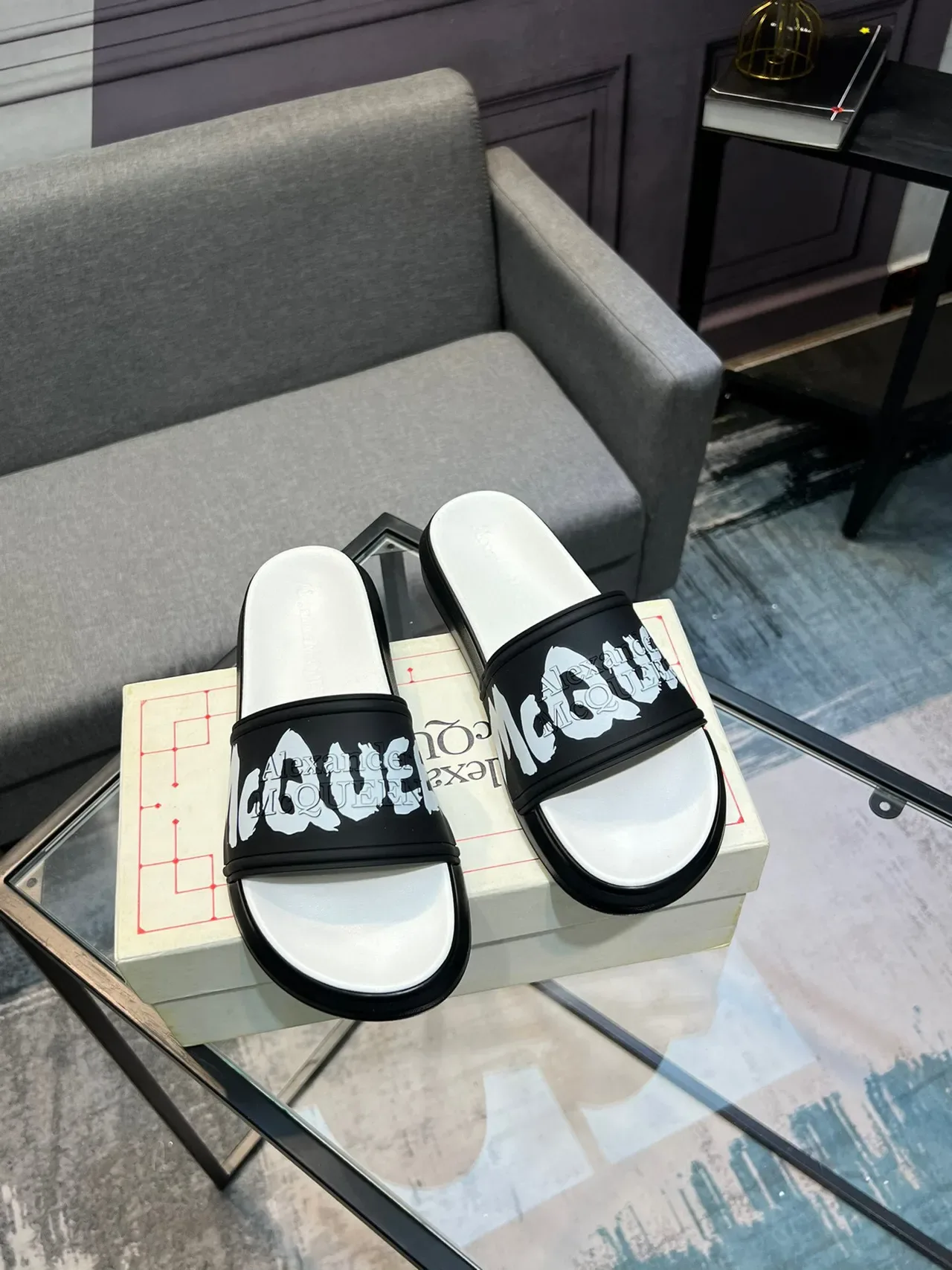 Alexander McQueen Logo Slide কালো সাদা স্ট্র্যাপ প্ল্যাটফর্ম সোল স্লিপার্স 5