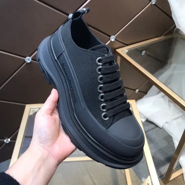 Alexander McQueen oversized sneaker noir lifestyle sneakers 2