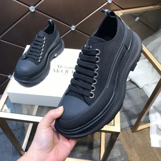 Alexander McQueen oversized sneaker noir lifestyle sneakers 3