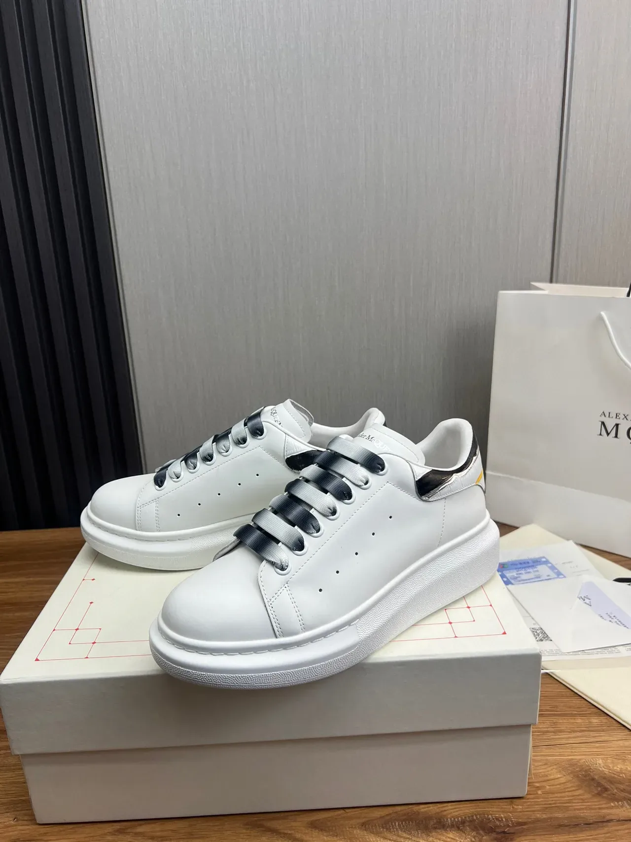 Alexander McQueen Oversized Sneaker White Black Platform Sole Smooth Leather Upper Lifestyle Sneakers 3