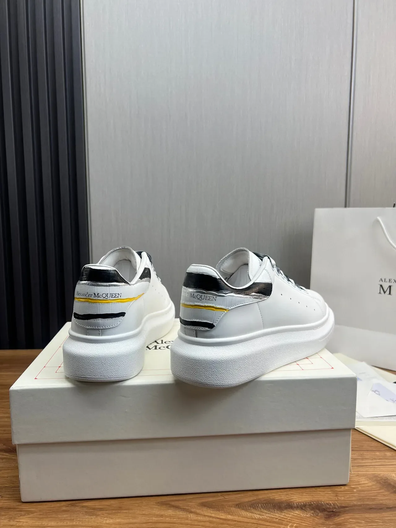 Alexander McQueen Oversized Sneaker White Black Platform Sole Smooth Leather Upper Lifestyle Sneakers 5