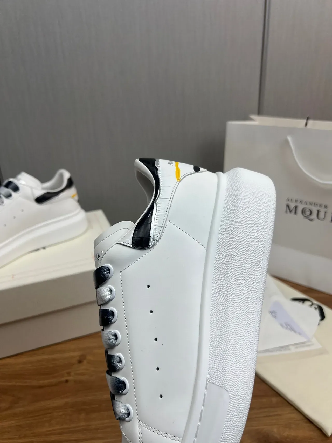 Alexander McQueen Oversized Sneaker White Black Platform Sole Smooth Leather Upper Lifestyle Sneakers 7