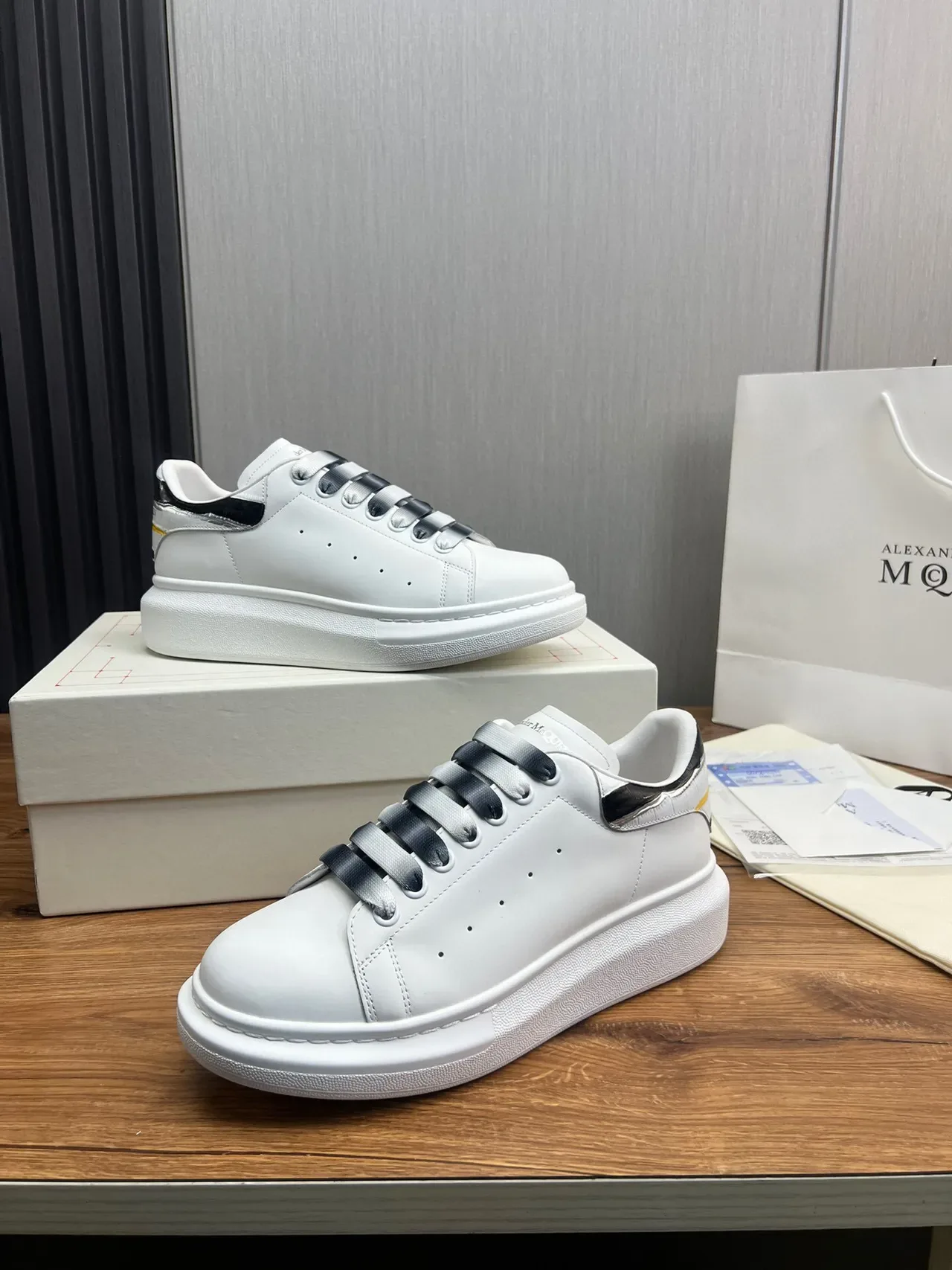 Alexander McQueen Oversized Sneaker White Black Platform Sole Smooth Leather Upper Lifestyle Sneakers 9
