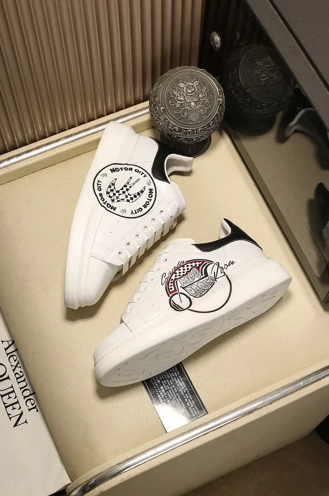 Alexander McQueen Oversized Sneaker White Black Silhouette Thick Platform Sole Lifestyle Sneakers 8
