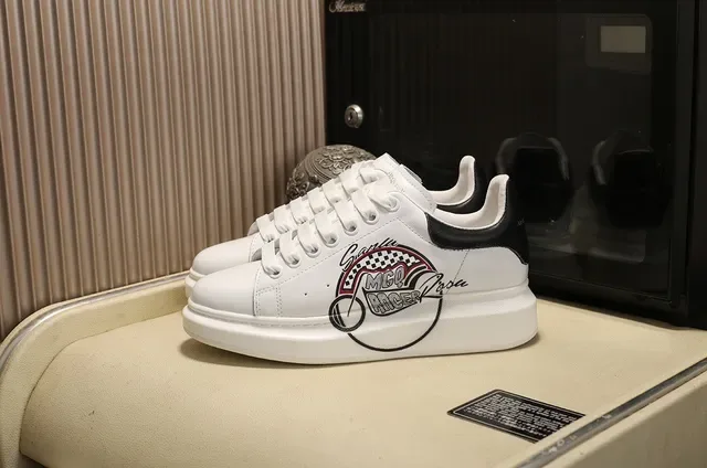 Alexander McQueen Oversized Sneaker White Black Silhouette Thick Platform Sole Lifestyle Sneakers 9