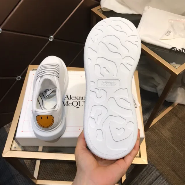 Alexander McQueen Sneakers Oversize Sola Branca e Preta Alça Elástica com Cadarço Lifestyle Sneakers 4