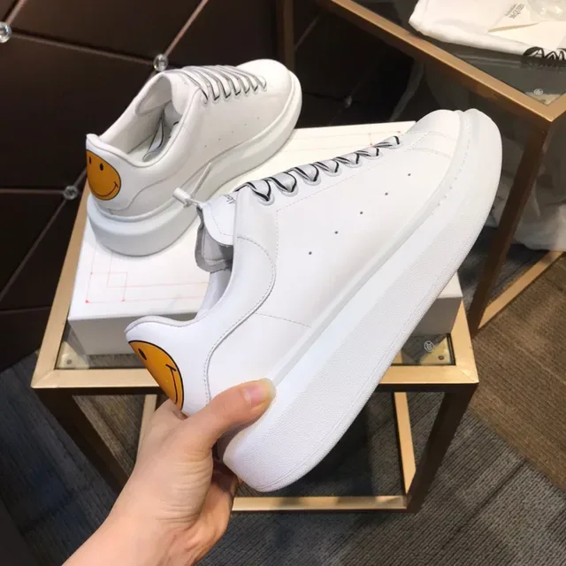 Alexander McQueen Sneakers Oversize Sola Branca e Preta Alça Elástica com Cadarço Lifestyle Sneakers 5