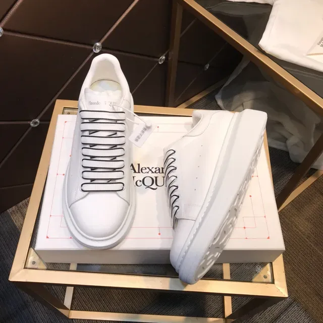 Alexander McQueen Sneakers Oversize Sola Branca e Preta Alça Elástica com Cadarço Lifestyle Sneakers 8