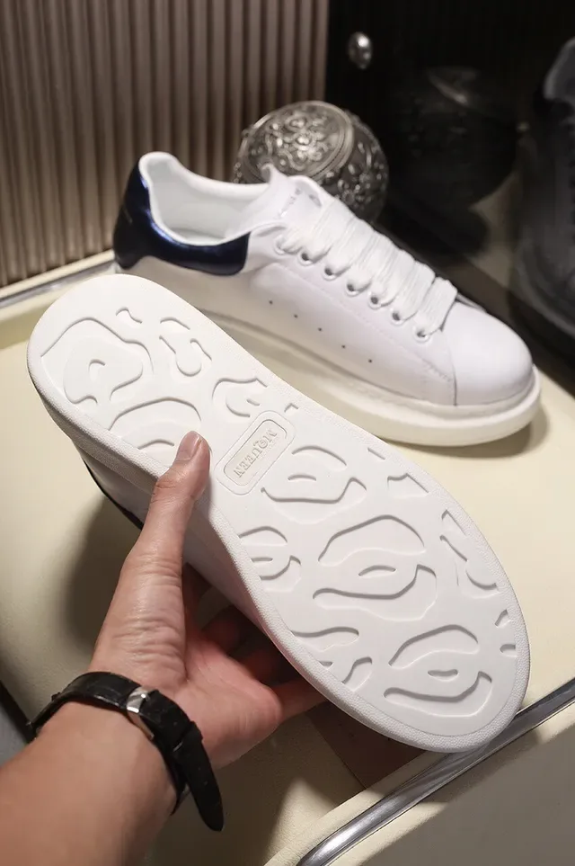 Alexander McQueen 超大号运动鞋 白色蓝色鞋底 平滑皮革鞋面 生活方式运动鞋 5