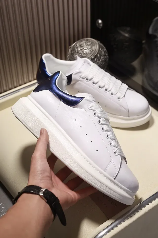 Alexander McQueen 超大号运动鞋 白色蓝色鞋底 平滑皮革鞋面 生活方式运动鞋 6