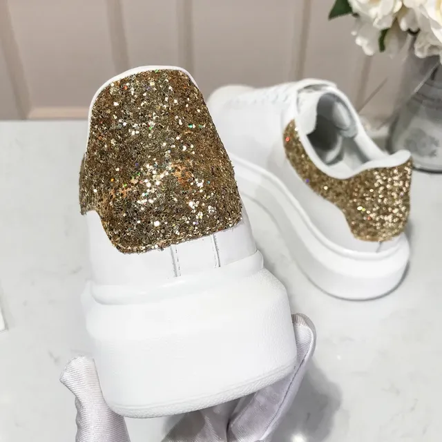 Alexander McQueen Tênis oversized Sola branca de ouro Etiqueta de calcanhar glitter Tênis lifestyle 4