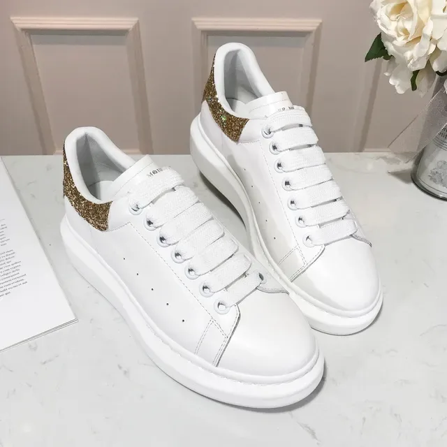 Alexander McQueen Tênis oversized Sola branca de ouro Etiqueta de calcanhar glitter Tênis lifestyle 5