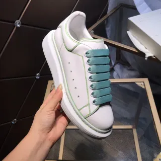 Alexander McQueen ओवरसाइज्ड स्नीकर सफेद हरा प्लेटफॉर्म सोल लेसलेस स्लिप-ऑन लाइफस्टाइल स्नीकर