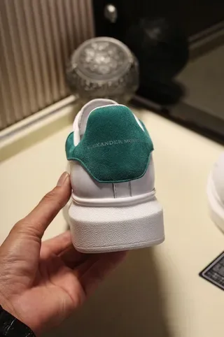 Alexander McQueen Sneaker Oversized Semelle Blanche Verte Bout Perforé Sneakers Lifestyle 2
