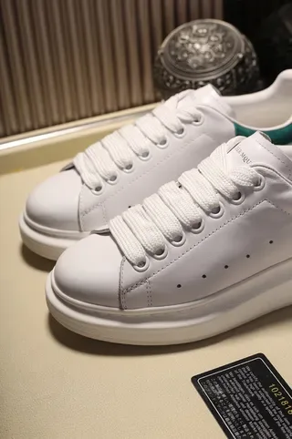 Alexander McQueen Sneaker Oversized Semelle Blanche Verte Bout Perforé Sneakers Lifestyle 3