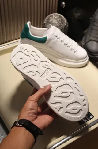 Alexander McQueen Sneaker Oversized Semelle Blanche Verte Bout Perforé Sneakers Lifestyle 5