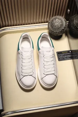 Alexander McQueen Sneaker Oversized Semelle Blanche Verte Bout Perforé Sneakers Lifestyle 7