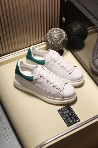 Alexander McQueen Sneaker Oversized Semelle Blanche Verte Bout Perforé Sneakers Lifestyle 8