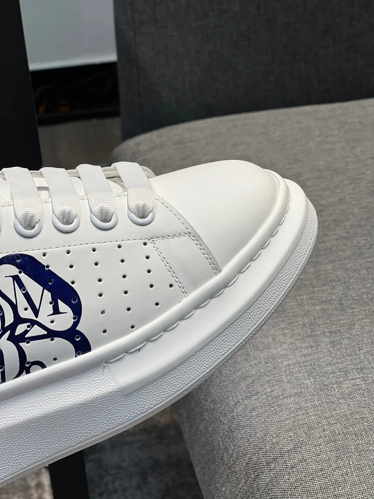 Alexander McQueen 超大运动鞋 白色 海军蓝 红色 生活方式运动鞋 3