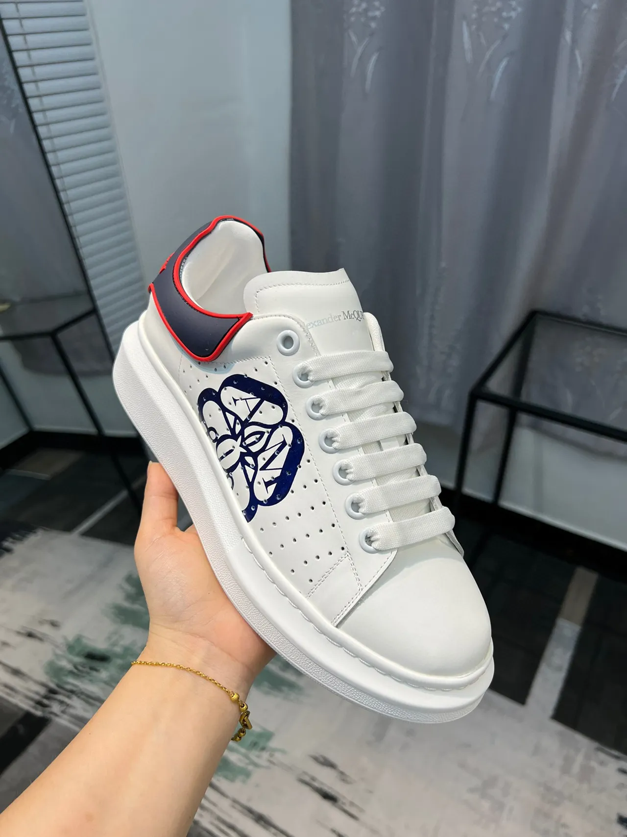 Alexander McQueen 超大运动鞋 白色 海军蓝 红色 生活方式运动鞋 6