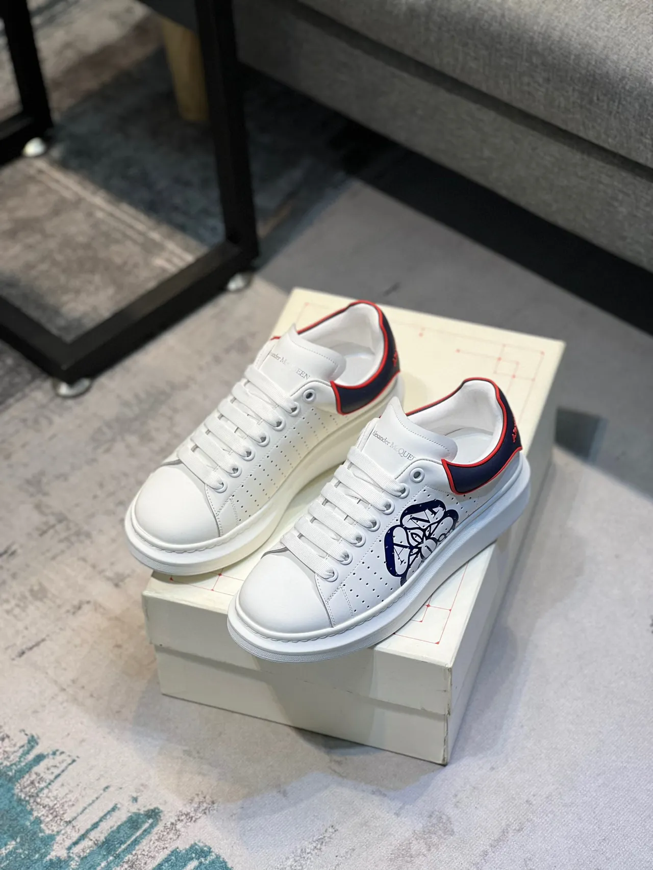 Alexander McQueen 超大运动鞋 白色 海军蓝 红色 生活方式运动鞋 7