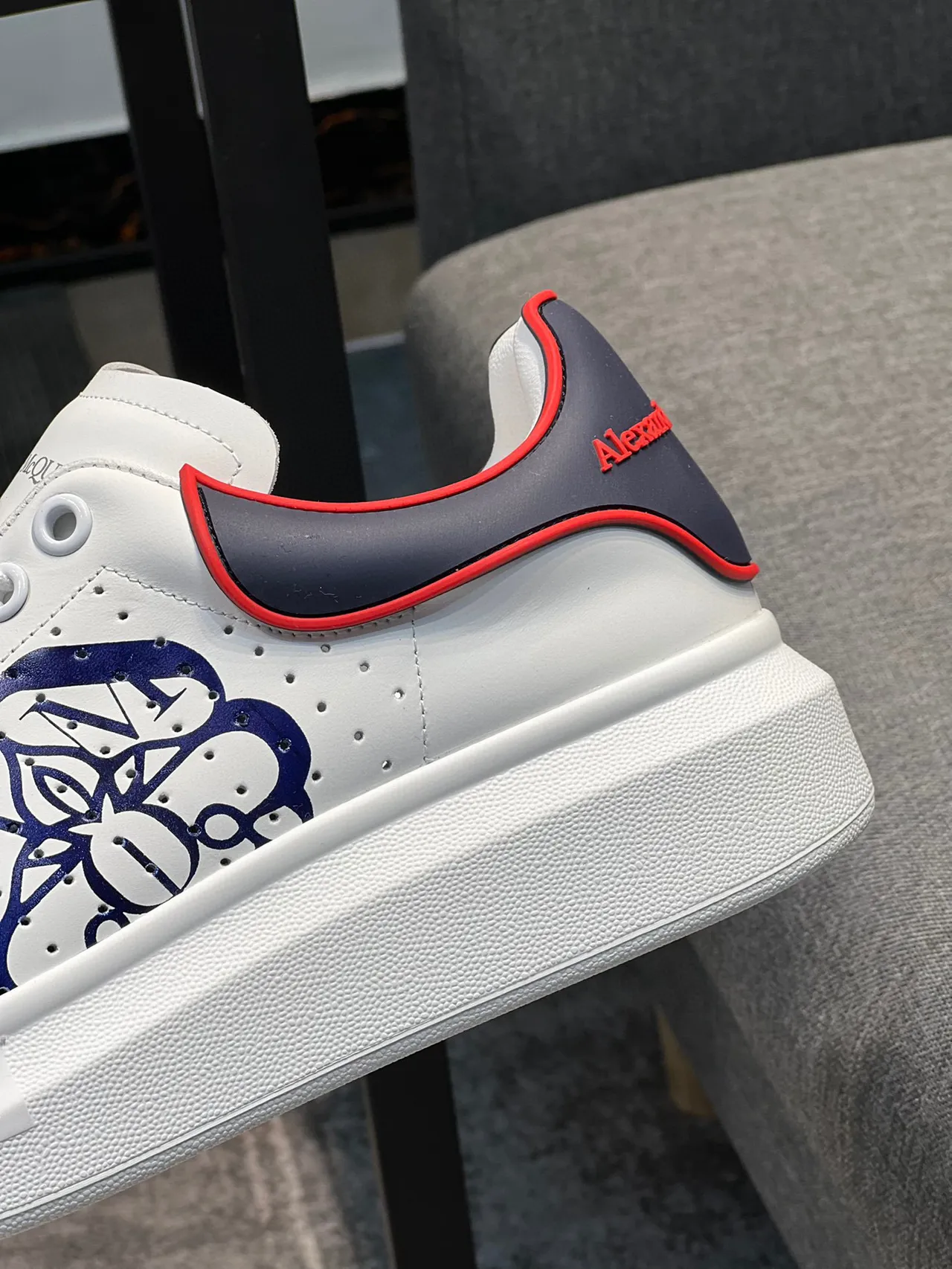 Alexander McQueen 超大运动鞋 白色 海军蓝 红色 生活方式运动鞋 8