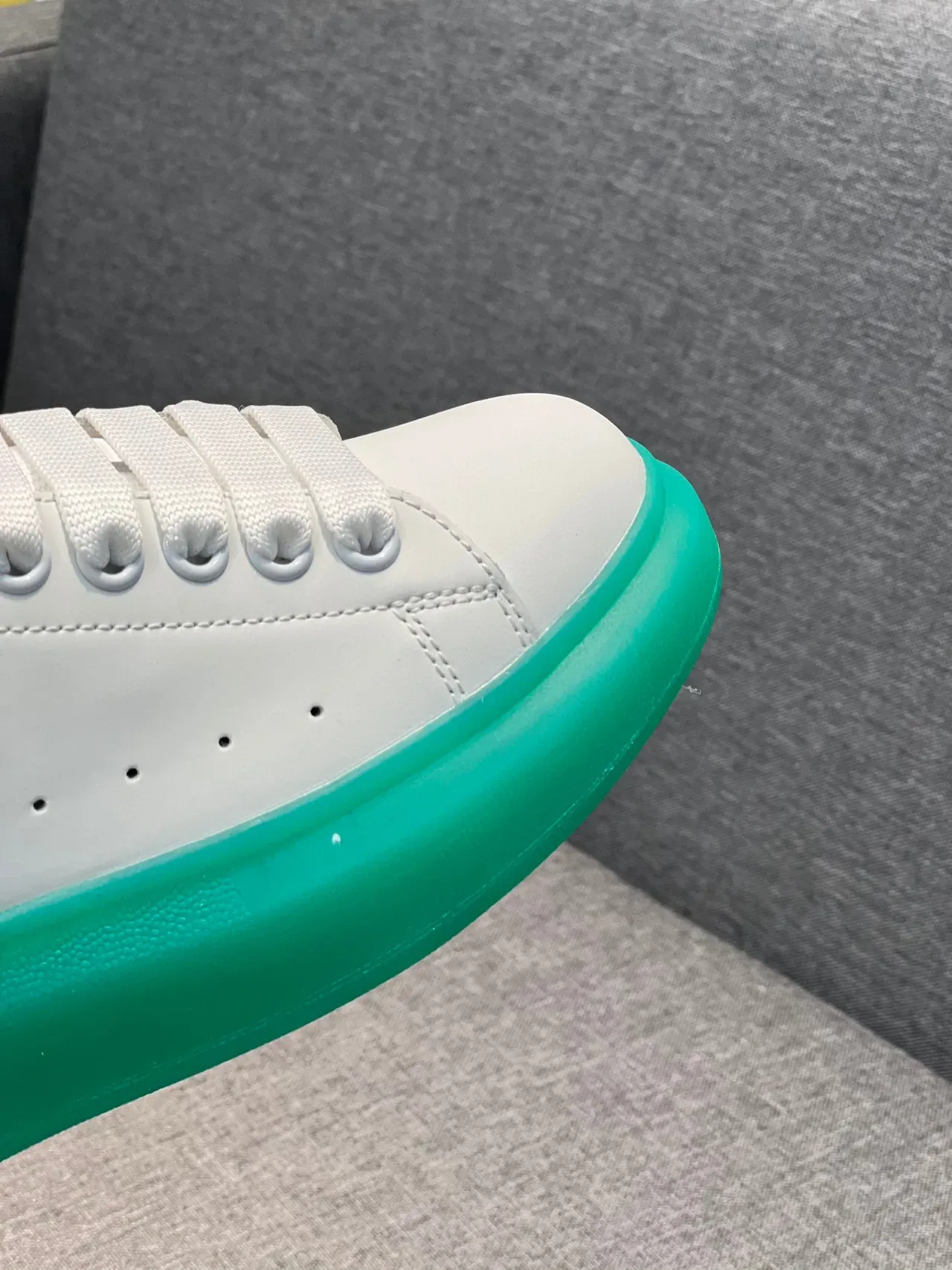 Alexander McQueen Sneakers Oversized Blanc Rouge Vert Lifestyle Sneakers 3