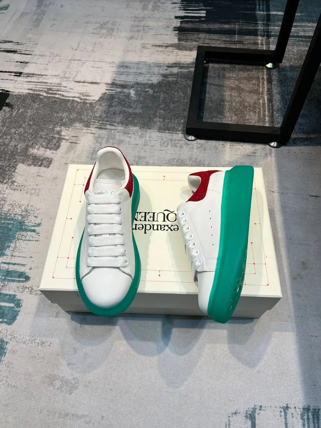Alexander McQueen Sneakers Oversized Blanc Rouge Vert Lifestyle Sneakers 4