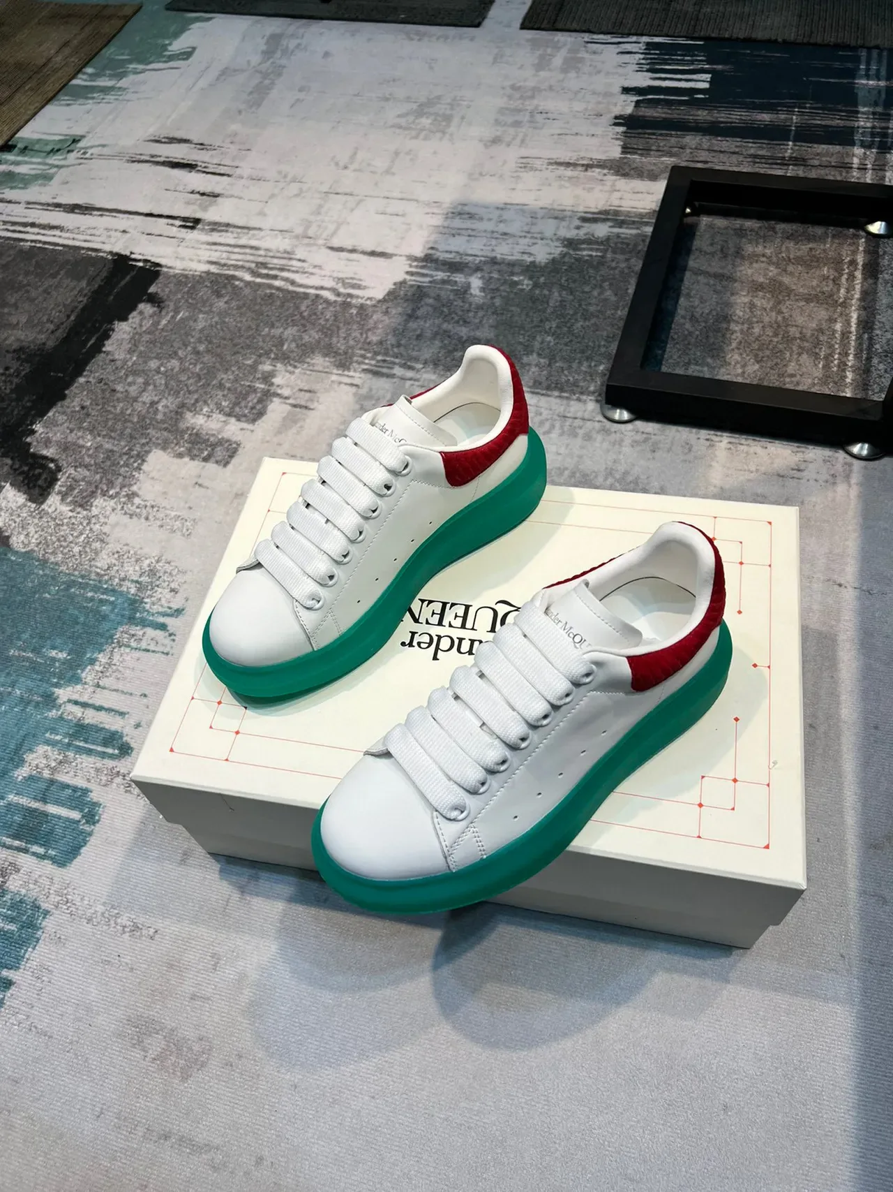 Alexander McQueen Sneakers Oversized Blanc Rouge Vert Lifestyle Sneakers 5