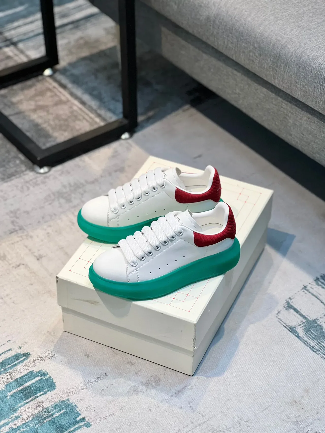 Alexander McQueen Sneakers Oversized Blanc Rouge Vert Lifestyle Sneakers 7