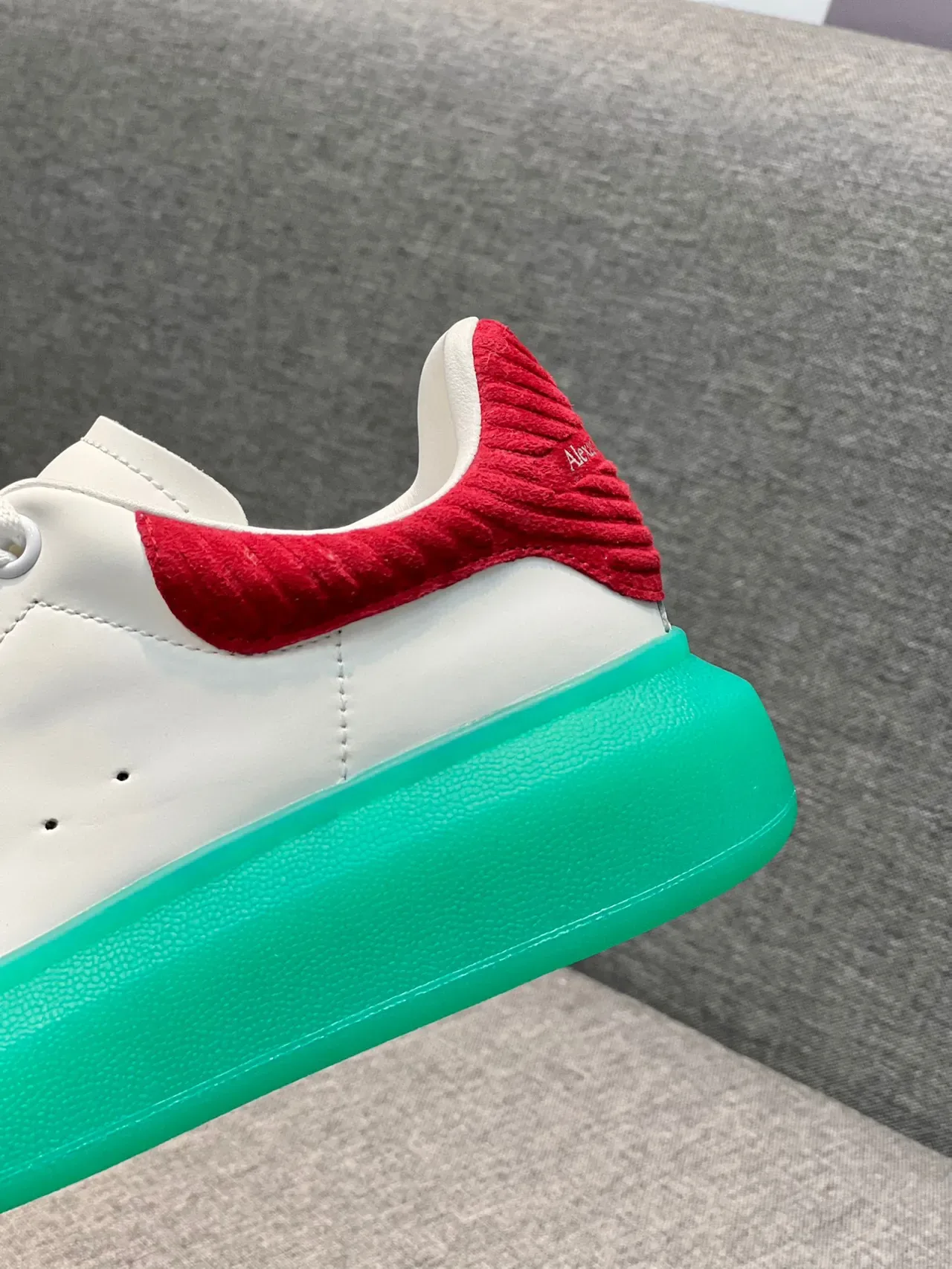 Alexander McQueen Sneakers Oversized Blanc Rouge Vert Lifestyle Sneakers 8