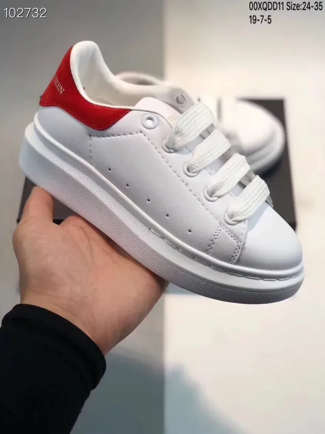 Alexander McQueen ওভারসাইজড স্নিকার সাদা ও লাল প্ল্যাটফর্ম সোল পারফোরেটেড টো বক্স লাইফস্টাইল স্নিকার 3