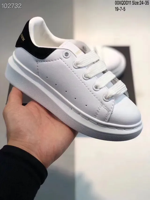 Alexander McQueen ওভারসাইজড স্নিকার সাদা ও লাল প্ল্যাটফর্ম সোল পারফোরেটেড টো বক্স লাইফস্টাইল স্নিকার 6