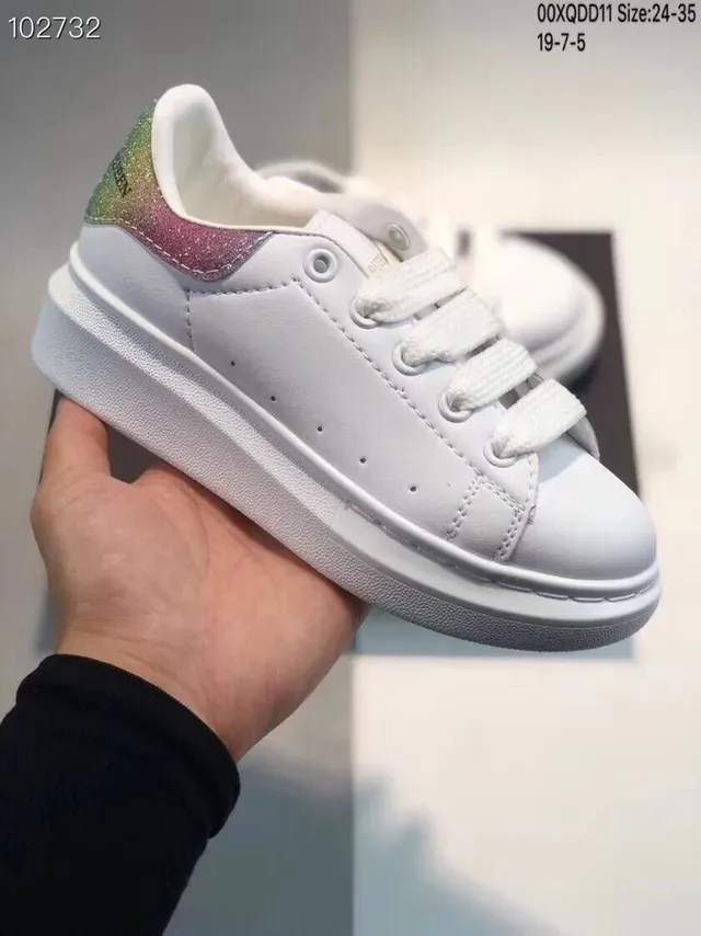 Alexander McQueen ওভারসাইজড স্নিকার সাদা ও লাল প্ল্যাটফর্ম সোল পারফোরেটেড টো বক্স লাইফস্টাইল স্নিকার 7